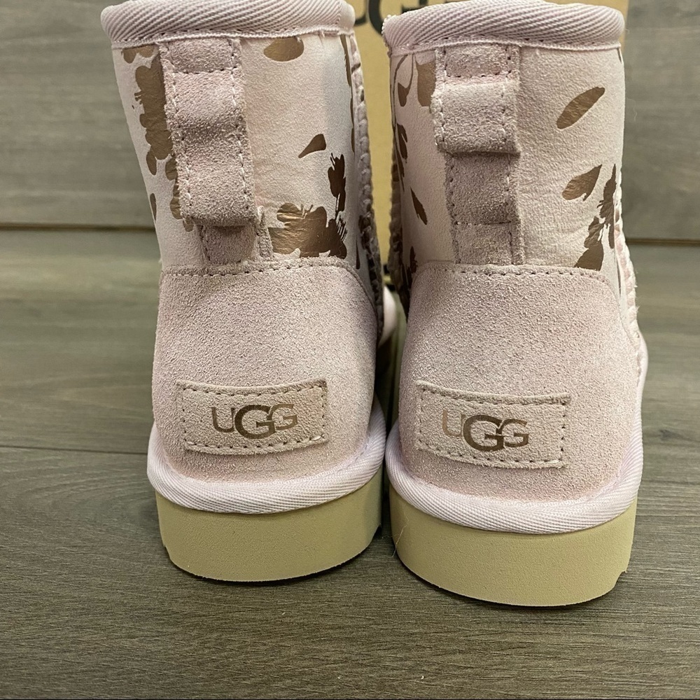 UGG | Classic Mini Floral Foil Seashell Pink New In Box - Picture 5 of 8